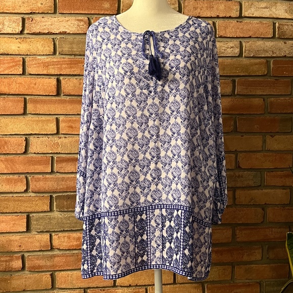 Violet + Claire Blue and White Boho Tie Neck Three Quarter Sleeve Top in Size 1X